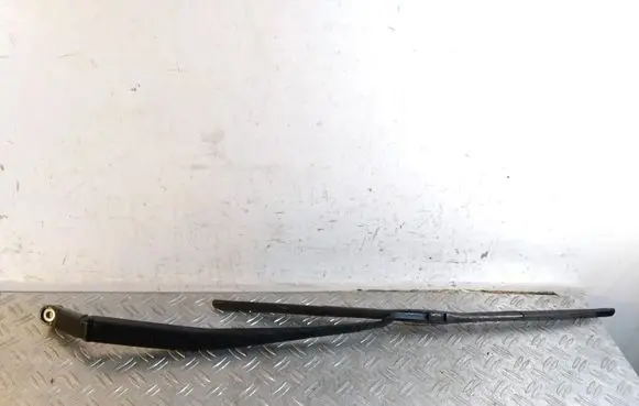 Lexus RX 450H Front wiper blade arm 