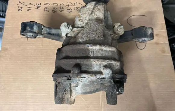 Lexus RX 330 - 350 - 400H Rear differential 4111048080 4111048081