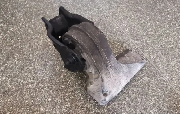 Opel Antara Engine mount bracket