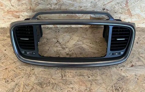 KIA Sorento Radio/GPS head unit trim 84740C5910CP7