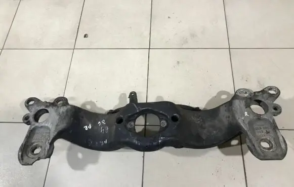 Audi A4 S4 B6 8E 8H Gearbox mounting bracket 8E0399263