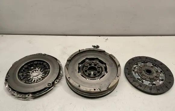 Toyota Avensis T270 Clutch set kit 325029210 415075210