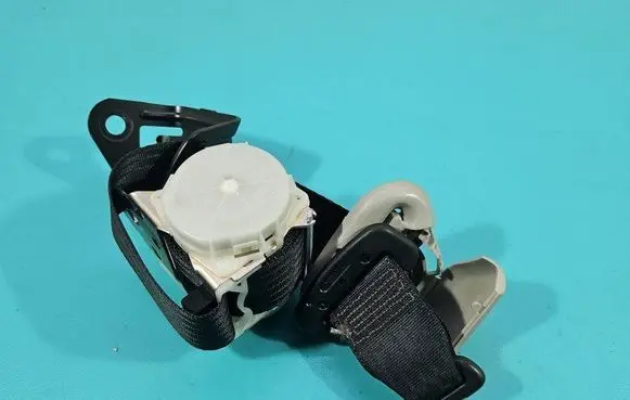 Toyota Yaris Middle seatbelt (rear) IMPRK1472654