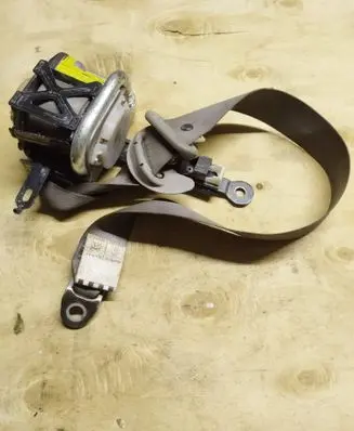Mitsubishi Grandis Front seatbelt C9095hl