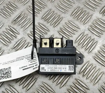 Mercedes-Benz E W212 Other relay A0009822023