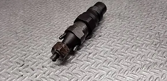 Volkswagen PASSAT B3 Fuel injector 068130201E
