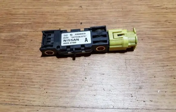 Nissan Primera Airbag deployment crash/impact sensor 98830ay000 0285003019