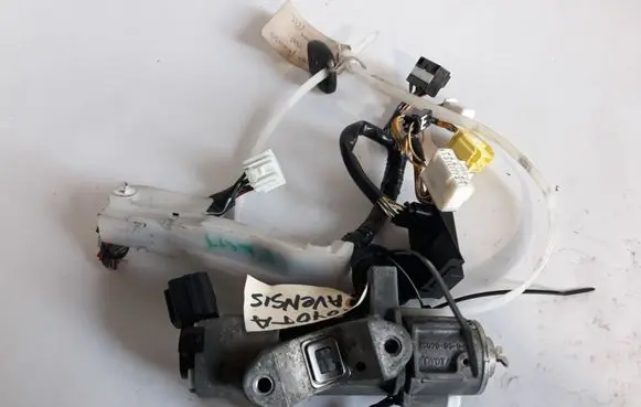 Toyota Avensis T250 Ignition lock 450200504 N05015178