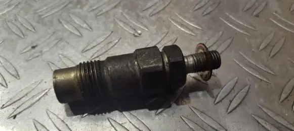 Nissan Sunny Fuel injector 71b1361