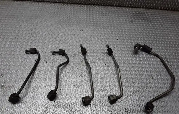 KIA Sorento Fuel injector supply line/pipe 