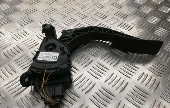 Audi A4 S4 B8 8K Accelerator throttle pedal 8K1721523A