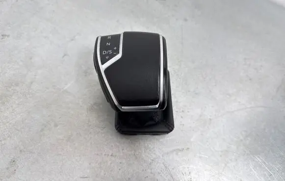 Volkswagen Touareg III Gear lever shifter trim leather/knob 761713139A