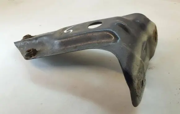 Volkswagen Golf V Fender mounting bracket 1K6821136