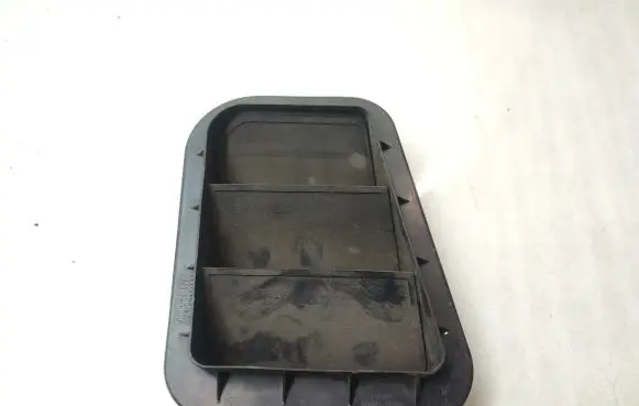 Hyundai i30 Quarter panel pressure vent 9751017000