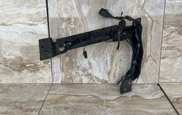 Jaguar F-Pace Headlight/headlamp mounting bracket HK8313N079A