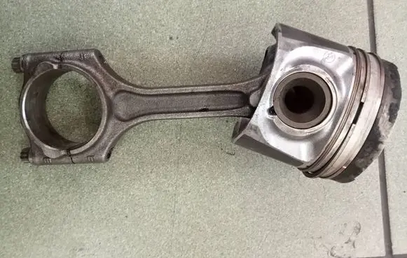 Volvo XC60 Piston with connecting rod 81L123