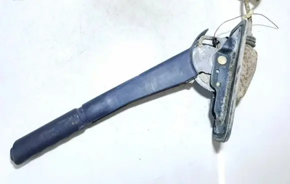 Handbrake/parking brake lever assembly
