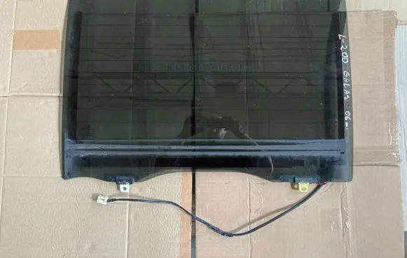 Mitsubishi L200 Rear windscreen/windshield window 43R000042 M193D0T207