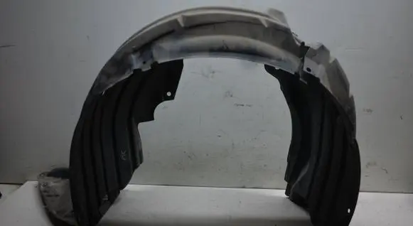 Front wheel arch liner splash guards