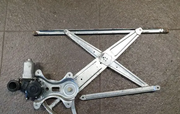 Toyota Avensis Verso Front door window regulator motor 8571013030