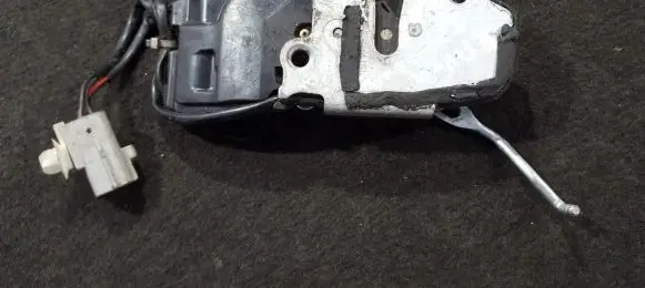 Toyota RAV 4 (XA10) Front door lock