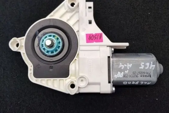 Audi A4 S4 B8 8K Front door window regulator motor 8K0959802A