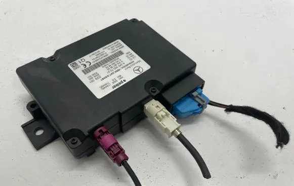 Mercedes-Benz E W212 Antenna control unit A2429007001