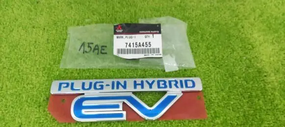 Mitsubishi Outlander Manufacturer badge logo/emblem 7415A455