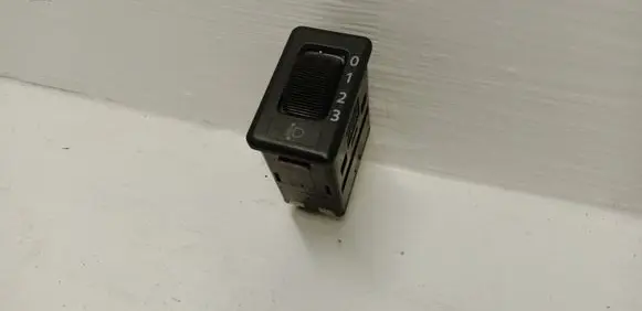 Nissan X-Trail T30 Headlight level height control switch G1716