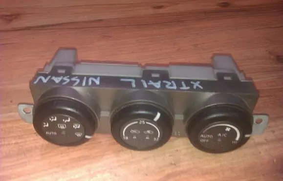 Nissan X-Trail T30 Climate control unit 27500eq400