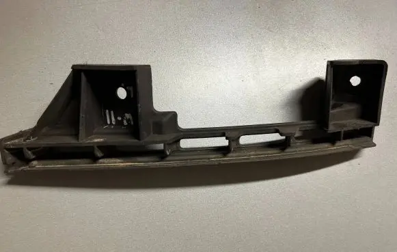 Volkswagen Touran I Front bumper mounting bracket 1T0807890B DNW013837