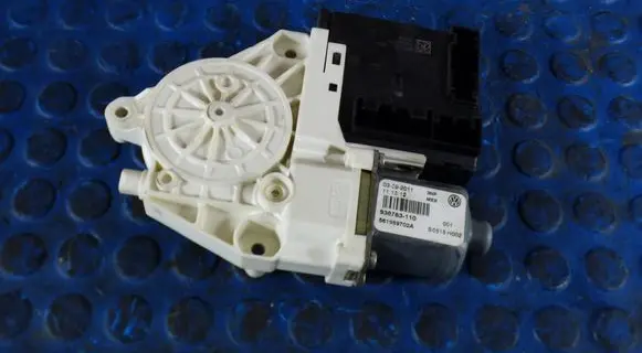 Volkswagen Jetta VI Front door window regulator motor CART3C0959792C 3C0959792C 561959702A