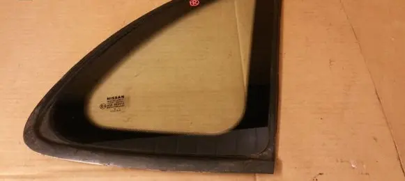 Nissan Almera Tino Rear side window