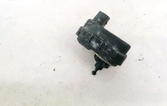 Headlight level adjustment motor