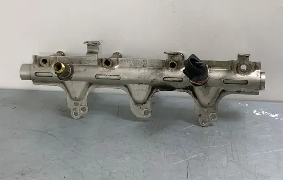 Volkswagen PASSAT B6 Fuel main line pipe 06J133317J