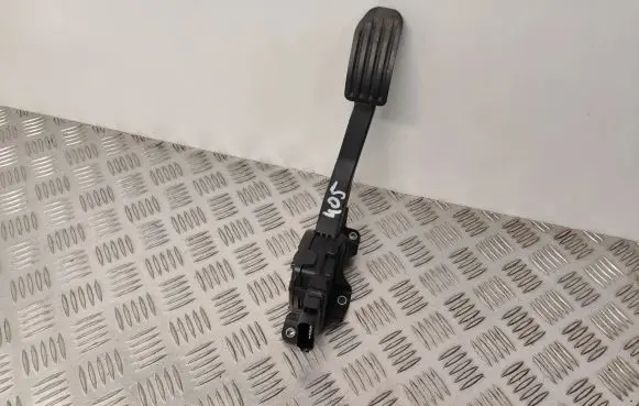 Volvo V60 Accelerator throttle pedal 31329062