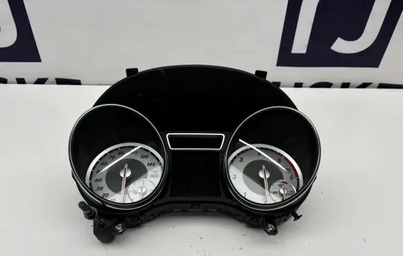 Mercedes-Benz GLA W156 Speedometer (instrument cluster) A1569004601