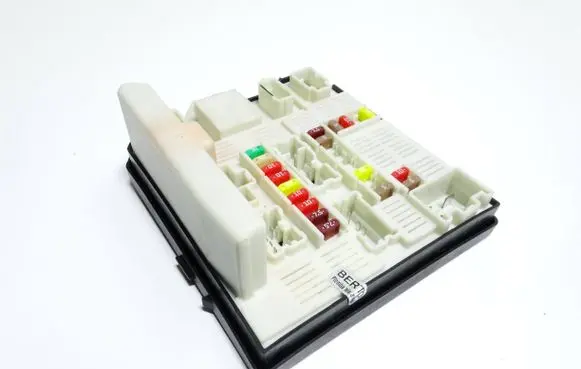 Renault Master III Fuse module 284B67653R 7722010566 519338198