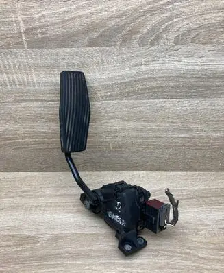 Opel Omega B2 Accelerator throttle pedal 9226943 9226943AB