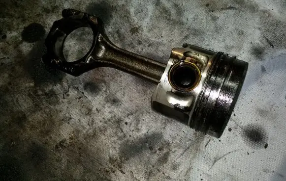 Audi A4 S4 B6 8E 8H Piston 