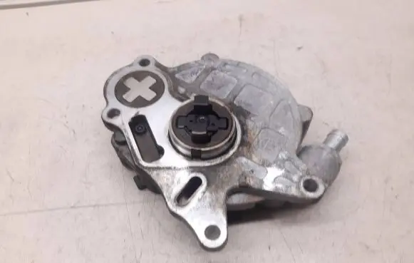 Audi A1 Vacuum pump 03L145100