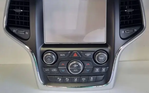 Jeep Grand Cherokee Head unit multimedia control 68333970AB