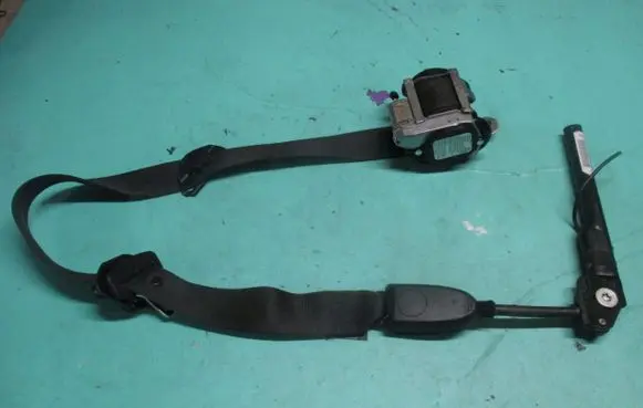 Opel Astra J Front seatbelt 61787800