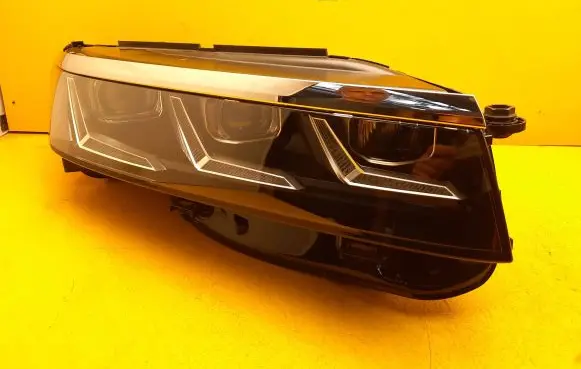 Volkswagen Touareg III Headlight/headlamp 761941082D