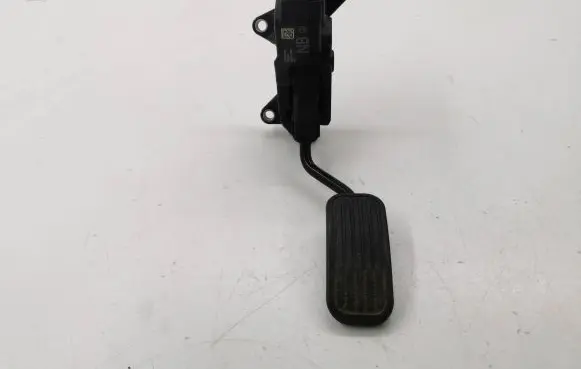 Toyota C-HR I Accelerator throttle pedal 78110F4040