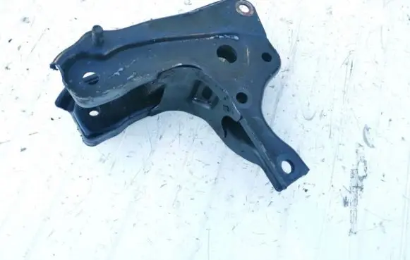 Honda Accord Engine mounting bracket