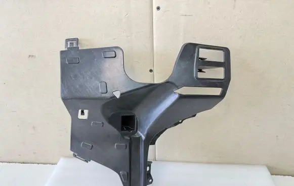 Volvo XC40 Front bumper mounting bracket 32136092