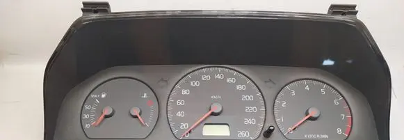 Volvo V70 Speedometer (instrument cluster) 9472519
