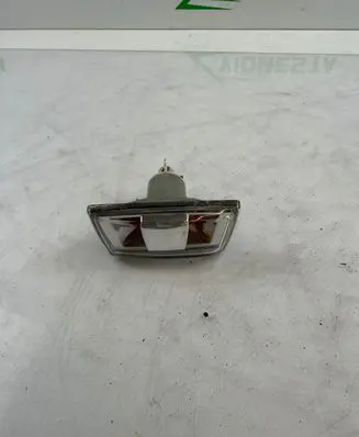 Opel Corsa D Front fender indicator light 0C160813 H509638