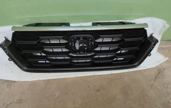 Honda CR-V Front bumper upper radiator grill 712003A0A31